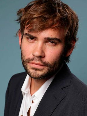 Россиф Сазерленд в роли Карла Альберга